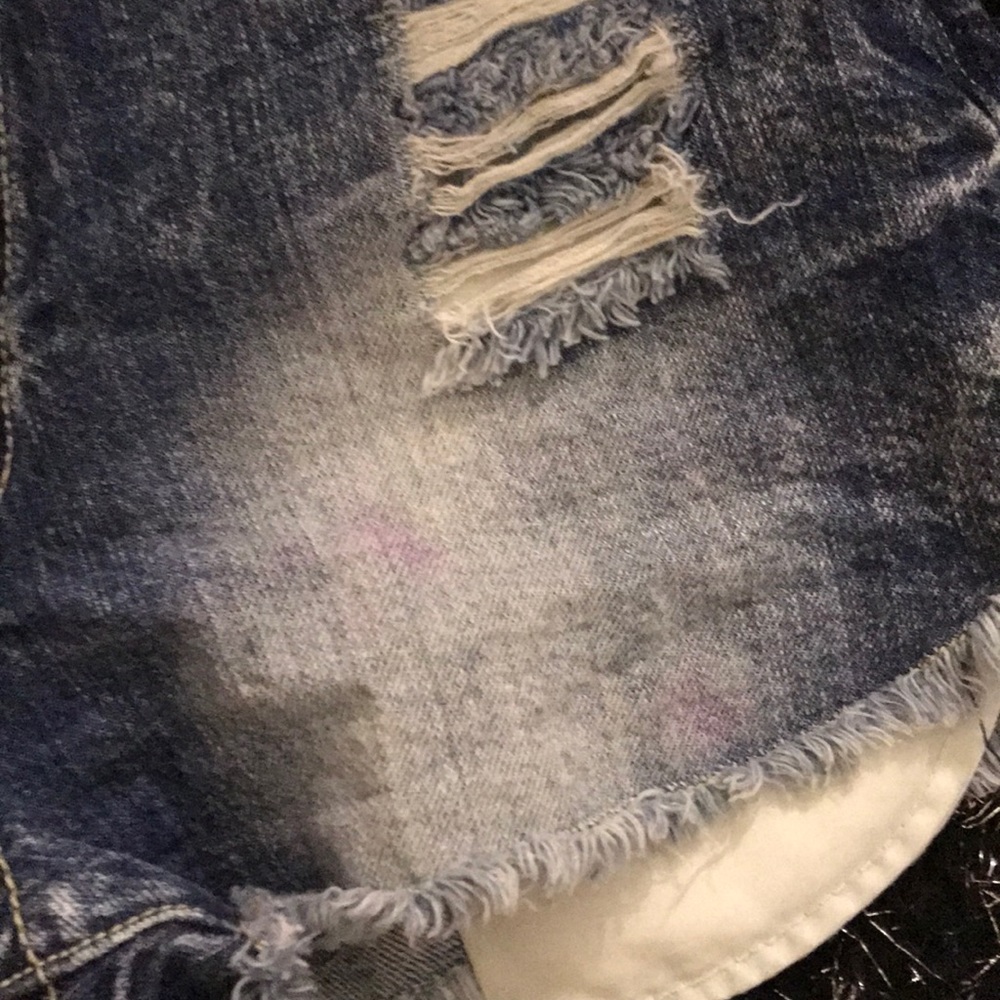 Shorts - Picture 2 of 4